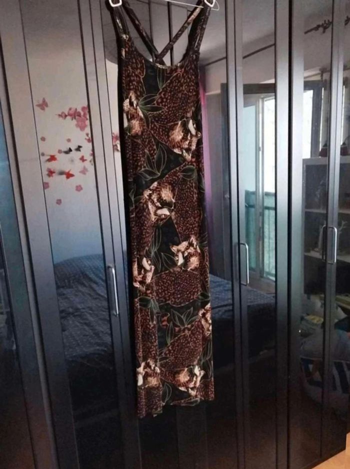 Robe longue, bretelles dos , magnifique porté,un peu moulante