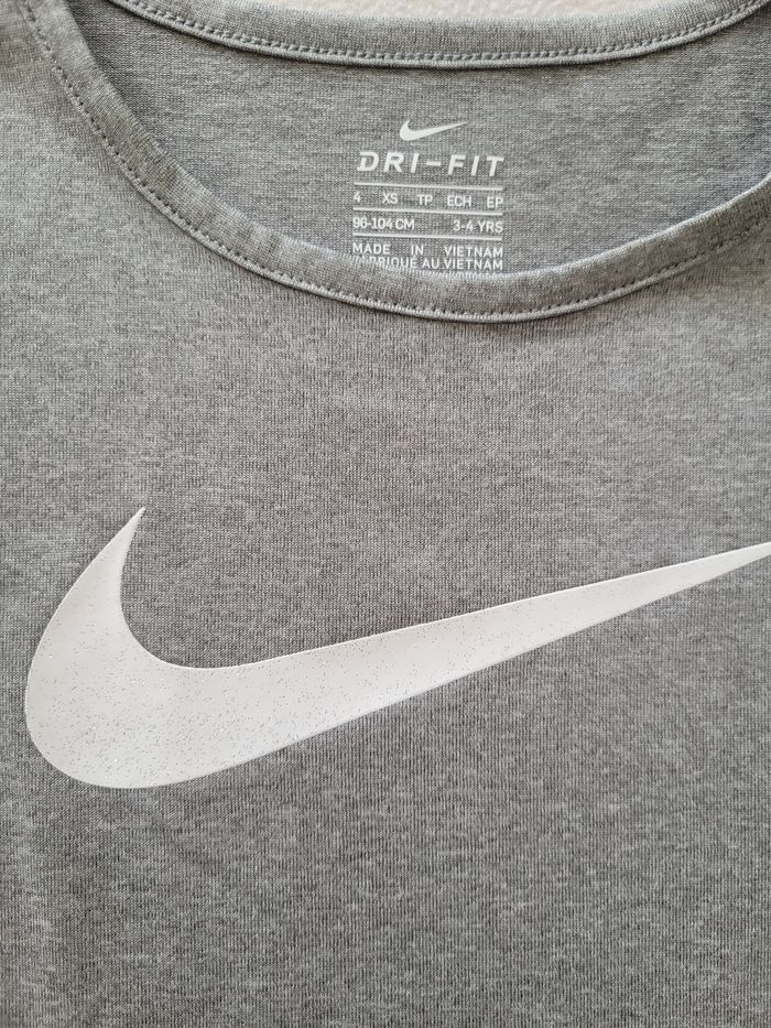 Tee-shirt Nike Dry fit 4 ans - photo numéro 2