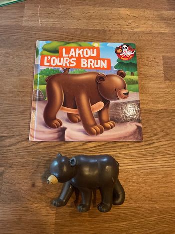 Livre collection Les animaux du zoo Lakou l’ours brun avec une figurine ours