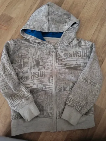 Gilet zippé marque U taille 6 ans