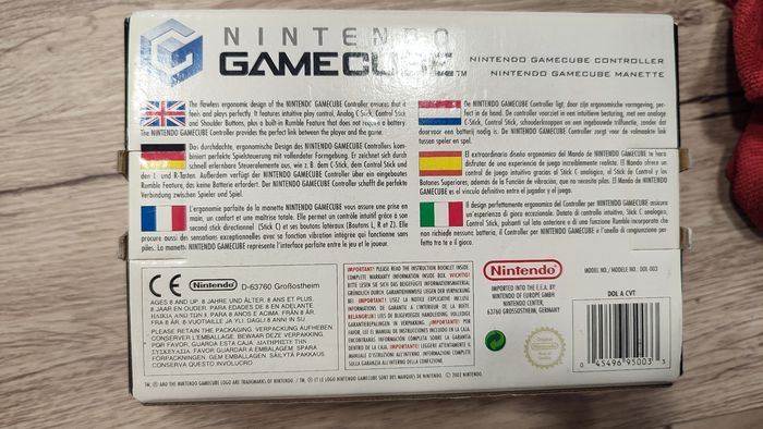 Manette Nintendo GameCube violette en boîte - photo numéro 3