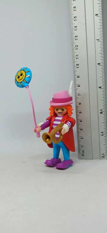 Femme artiste de cirque clown avec trompette et ballon playmobil