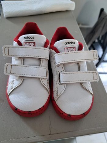 Basket blanche Spiderman Adidas taille 21
