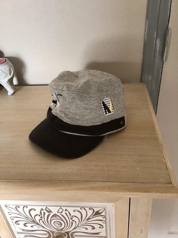 Casquette taille 49 (1-2 ans )de la marque Marèse gris et noir