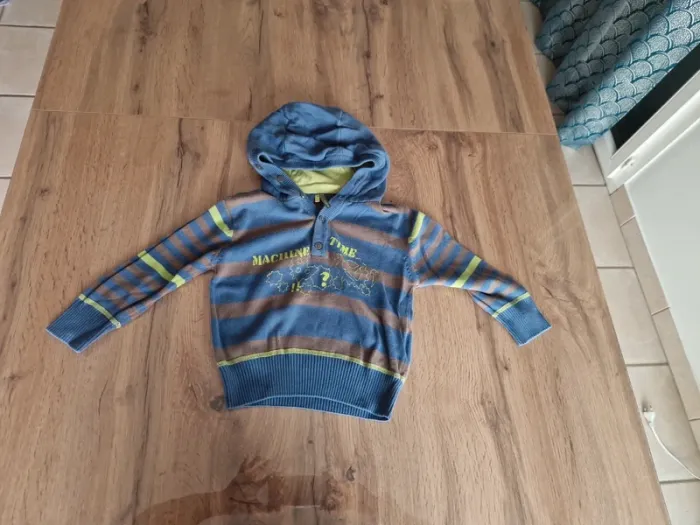 Lot - 3 tee shirt + 1 chemise + 1 Marcel + 1 pull capuche - 2 ans - photo numéro 7