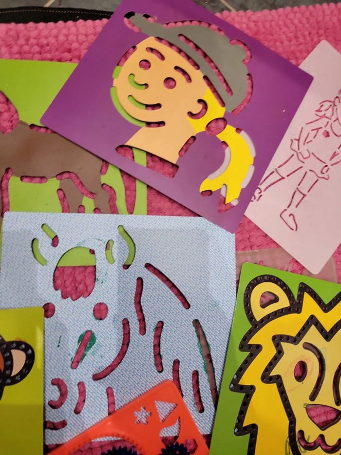 Lot de pochoirs et mandala pour dessin peinture enfant avec anniversaire et alphabet - photo numéro 10