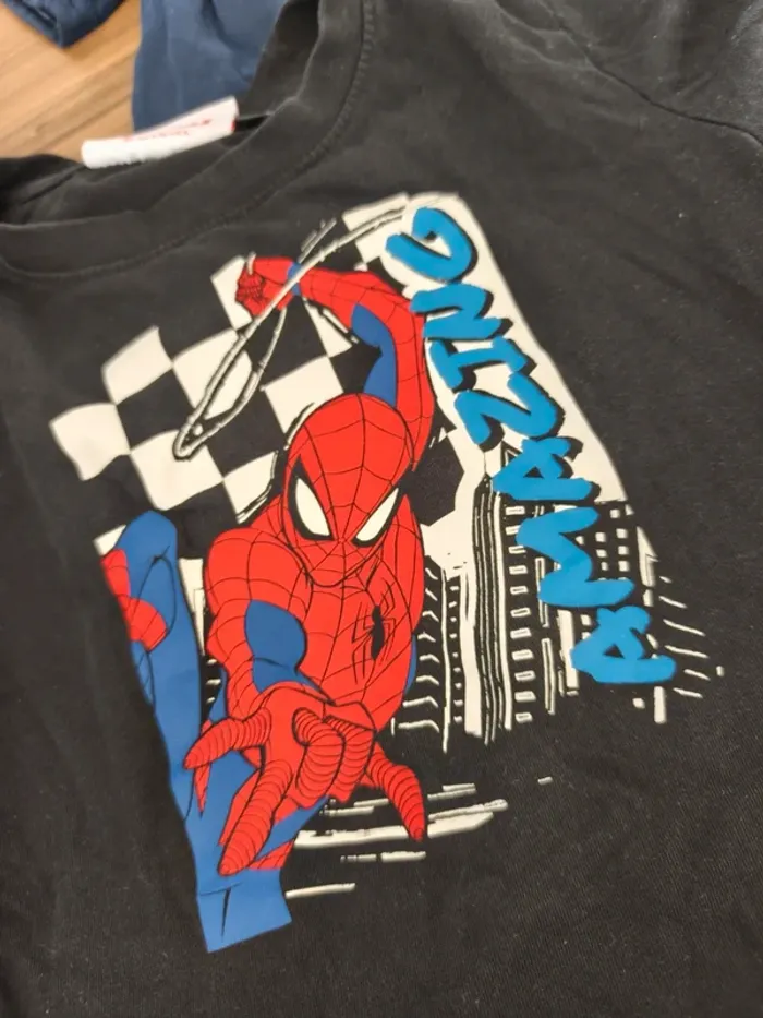 Lot 2 t-shirts spiderman 4-6 ans - photo numéro 2