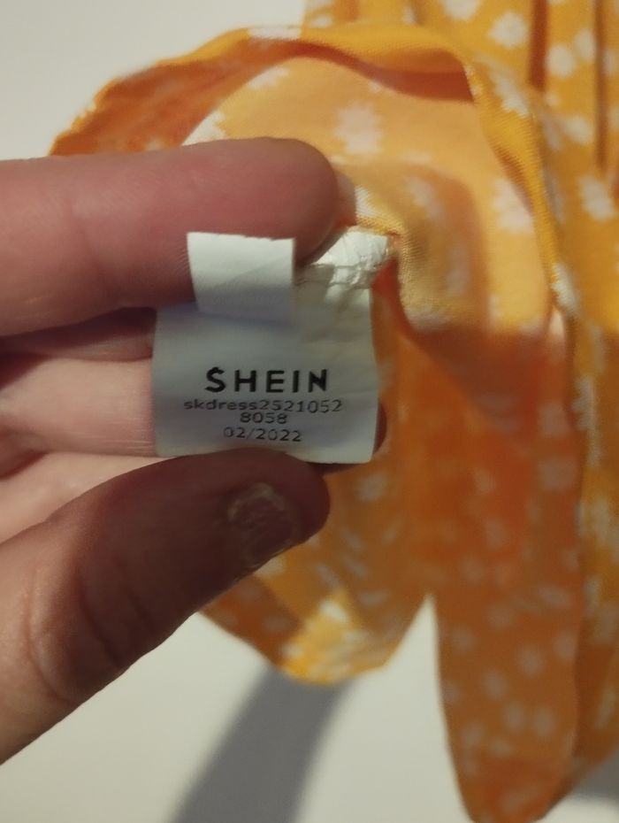 Robe jaune neuf 5 ans - photo numéro 3