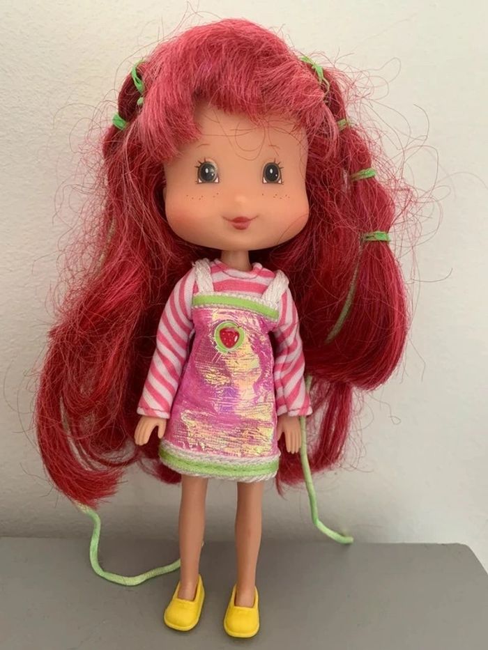 Poupée charlotte aux fraises