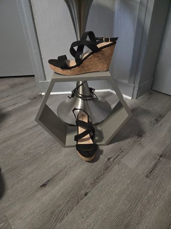 Sandales compensés noires en daim, T40.