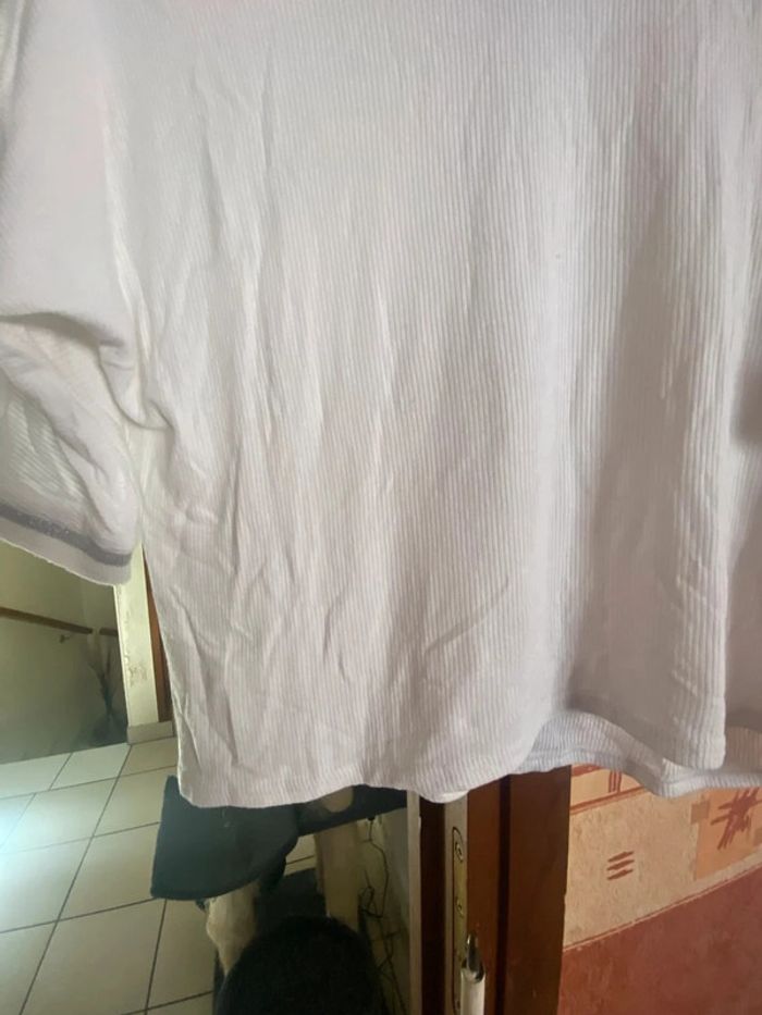 Superbe TEE shirt femme épaule dénudée très bon etat - photo numéro 5