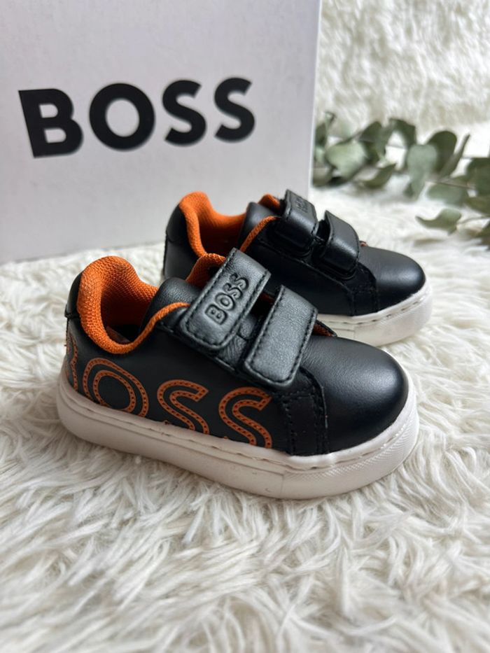 Paire de basket BOSS noir et orange taille 19 - photo numéro 2