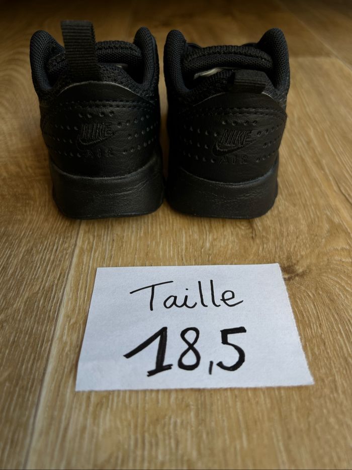 Baskets  bébé Nike Air Max Tavas TD 'Triple Black'  Taille 18,5 Neuf - photo numéro 5