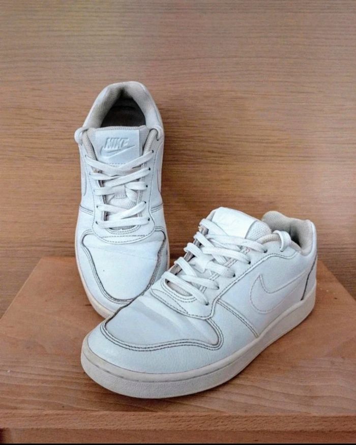 Baskets Nike Ebernon low look vintage cuir blanc 37,5