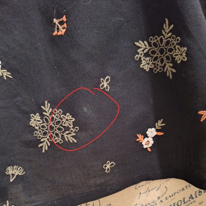 Blouse noire toute brodée - photo numéro 5