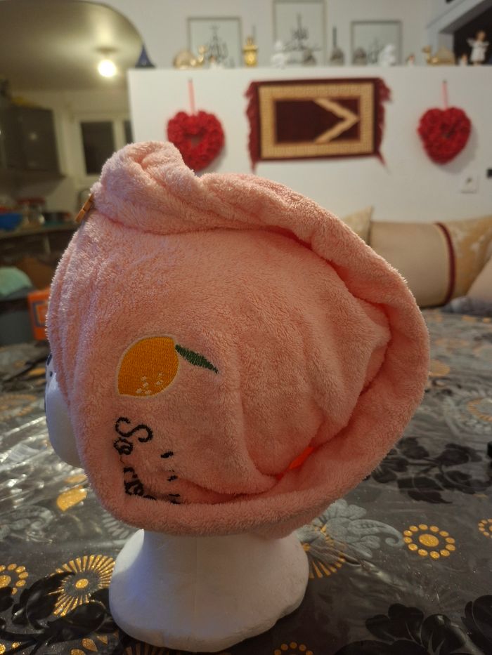 Serviette pour la tete microfibré
Pour séché les cheveux neuf prix 2 euro 50 - photo numéro 2