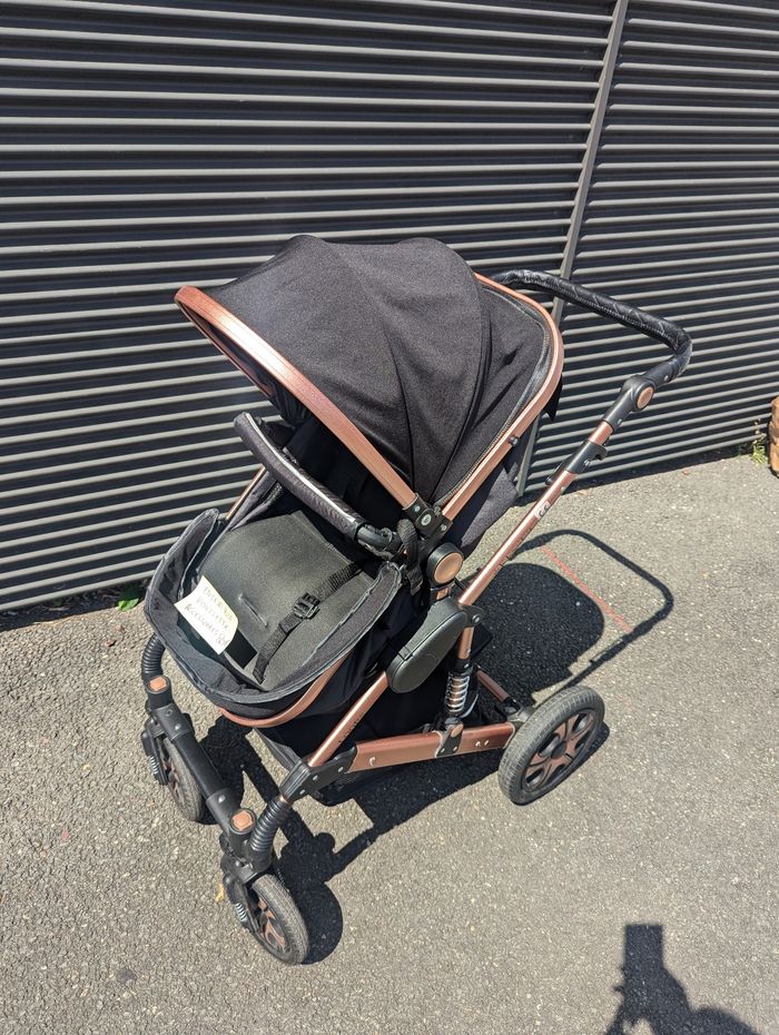 Poussette KEISSER polyvalente noire et dorée, située à Bordeaux - photo numéro 6