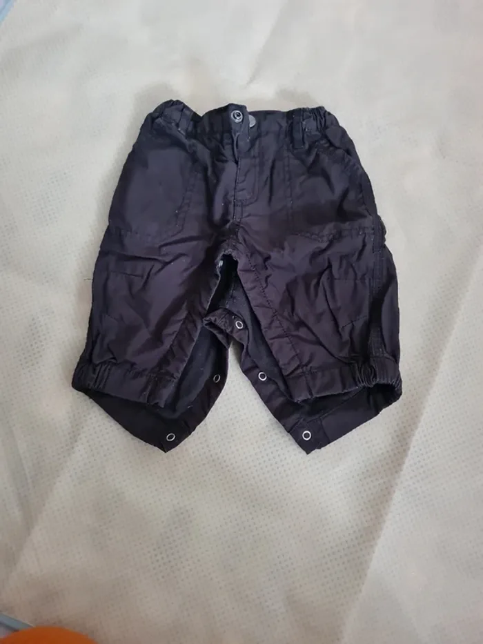Lot de 13 pantalons et jeans et 2 shorts - photo numéro 13
