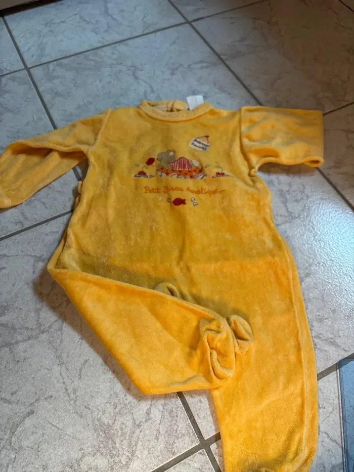 Grenouillère orange claire avec motif