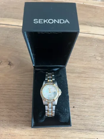 Montre dorée et argentée Sekonda