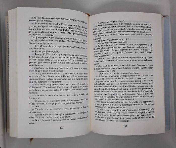 "Symphonie inachevée", de V.C. Andrews.
France loisirs.
338 pages.
ISBN : 2.7441.2920.8 - photo numéro 3