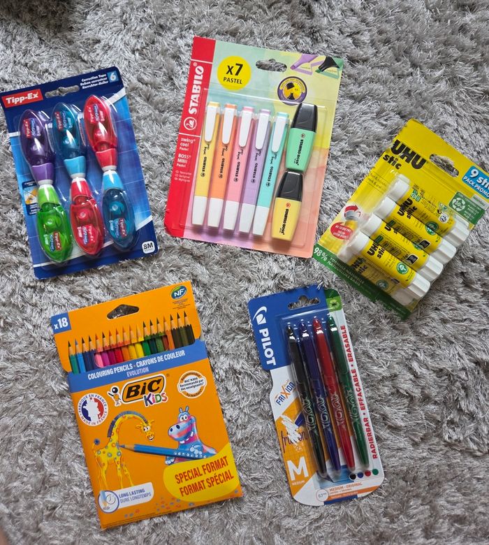 Lot fournitures scolaires colle uhu stylo pilot stabilo crayon bois pastel bic tipp ex correcteur