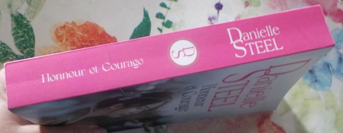 HONNEUR ET COURAGE de Danielle STEEL Ed. France Loisirs V2 - photo numéro 4