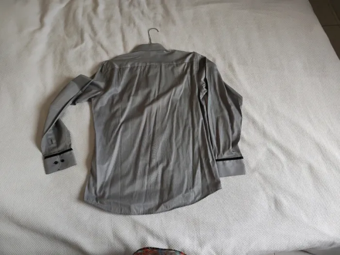 Très belle chemise 38/40 - photo numéro 5
