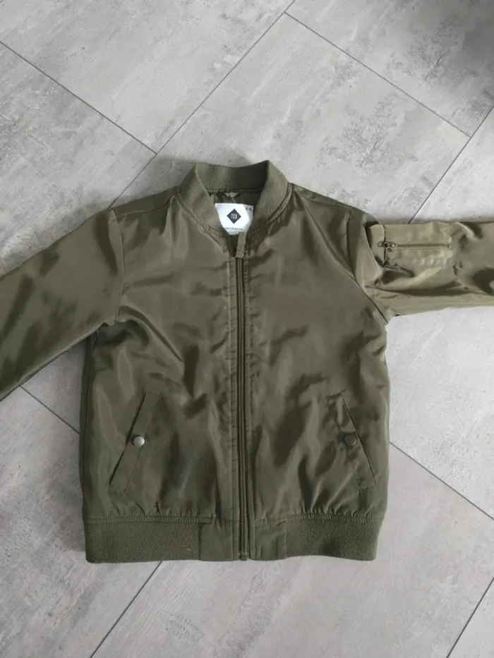 Veste légère taille 5-6 ans