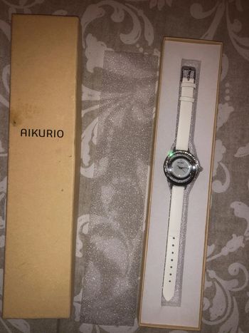 Montre blanche neuve