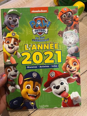 Livre neuf d’histoires et de super activités