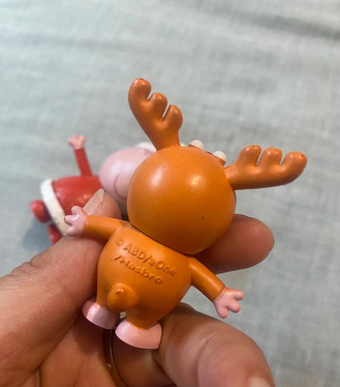 Lot de 2 figurines Peppa et George - photo numéro 5