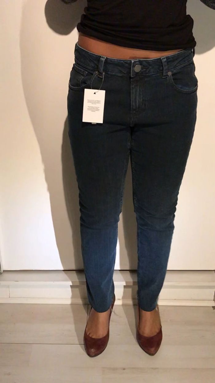 Jean boyfriend rétréci à ourlets bruts marque Asos - photo numéro 3