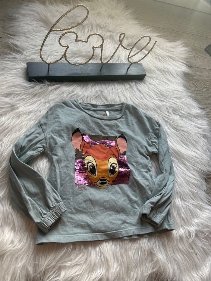 Très beau tee shirt manches longues 🥰 bambi Disney taille 5 ans Une petite tache sur la manche