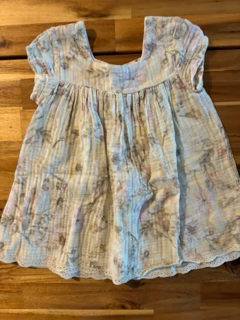 Robe avec fleurs pastel