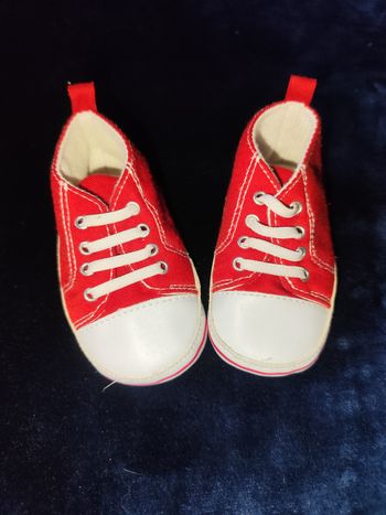 Petites baskets semelles souples type chausson taille 20-21 