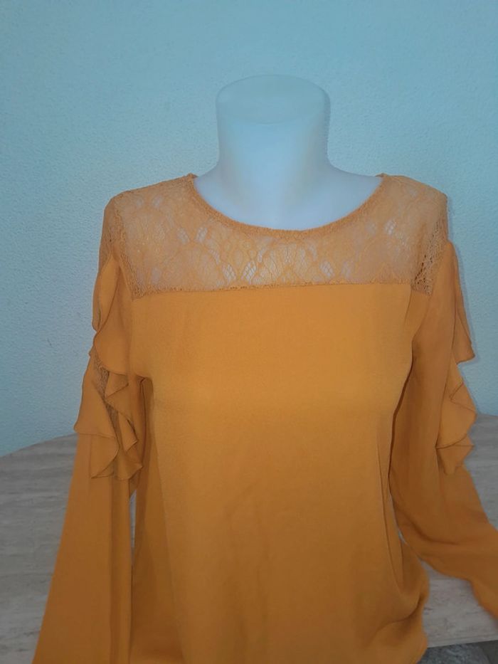 Blouse manches longues dentelle 💫epaules dentelle frou-frou 💫Taille 38-M - photo numéro 2