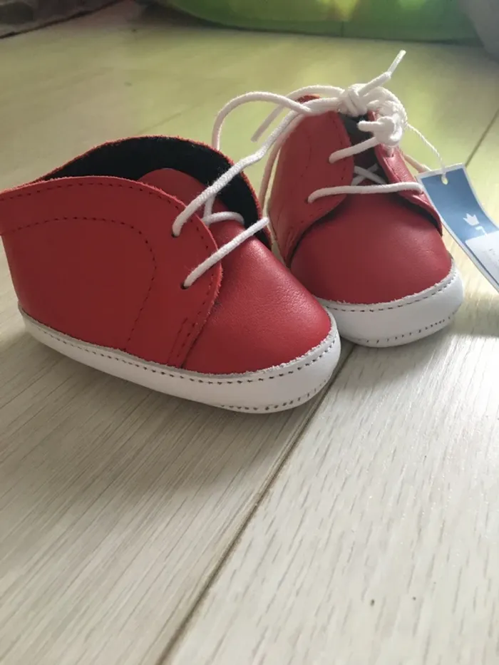 Chaussures bouillons rouges jacadi neufs T.18