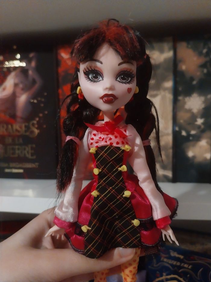 Poupée Draculaura School's Out St Valentin Basic 1 Monster High Mattel - photo numéro 2