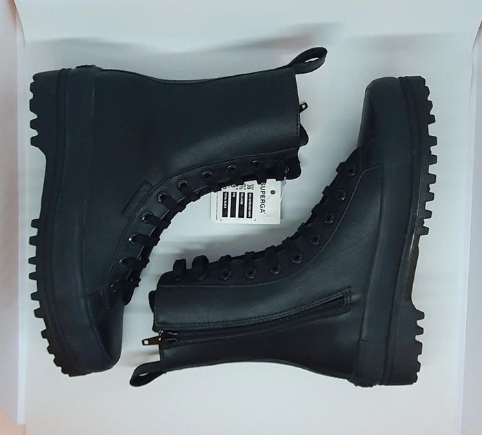 Bottines Superga en cuir noires neuves jamais portées dans leur boîte d'origine (valeur 169€) - photo numéro 3
