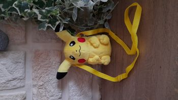 Pochette peluche Pikachu Pokemon neuve 18 cm