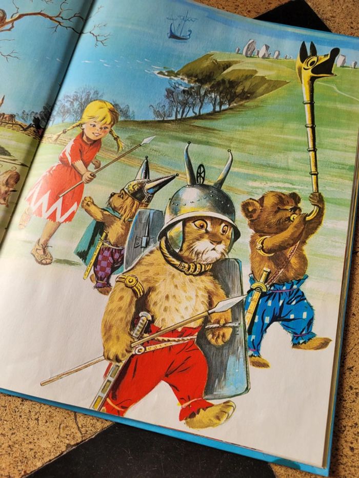 RARE 1966 Excellent état Livre Caroline à travers les âges Pierre Probst Hachette Jeunesse Album - photo numéro 4