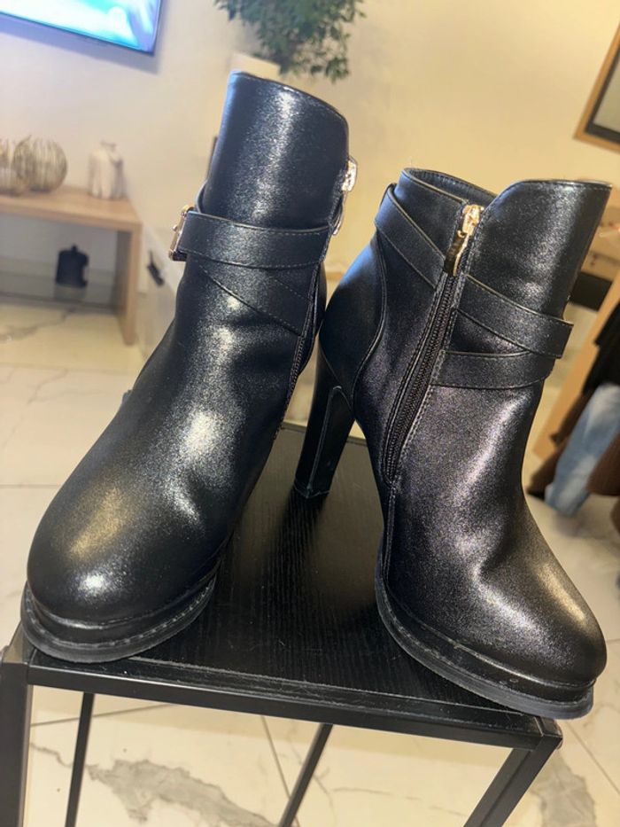 Magnifique bottines femme portée une seule fois taille 39 - photo numéro 3