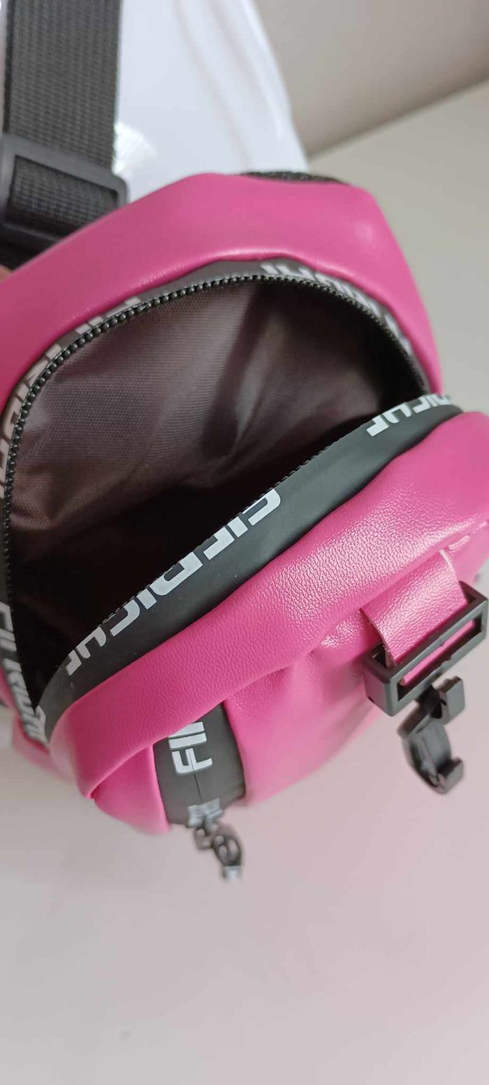 Petit sac rose et noir à porter sur la poitrine - photo numéro 3