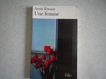 UNE FEMME