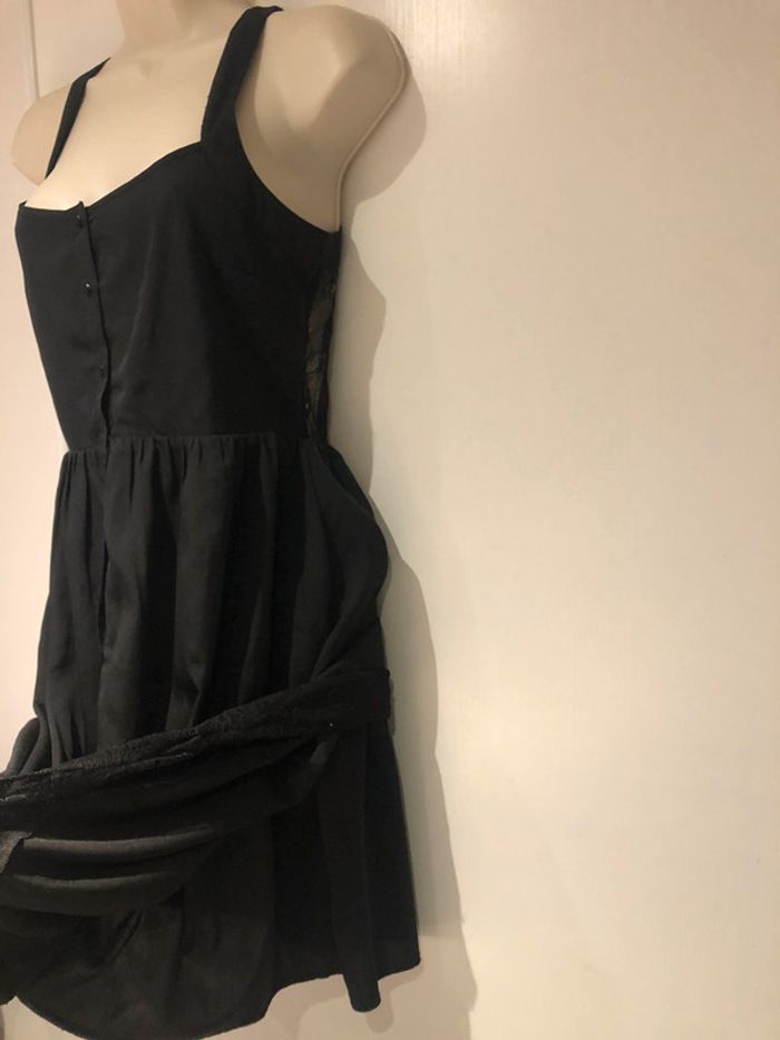 Petite robe noire Jennyfer dos en dentelle  taille 34 - photo numéro 12