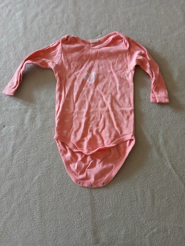 Lot bodies 9 mois - photo numéro 2