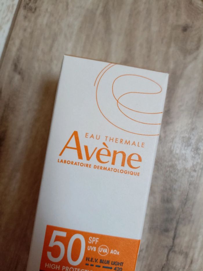 Fluide anti age spf50 Avène 40ml - photo numéro 3