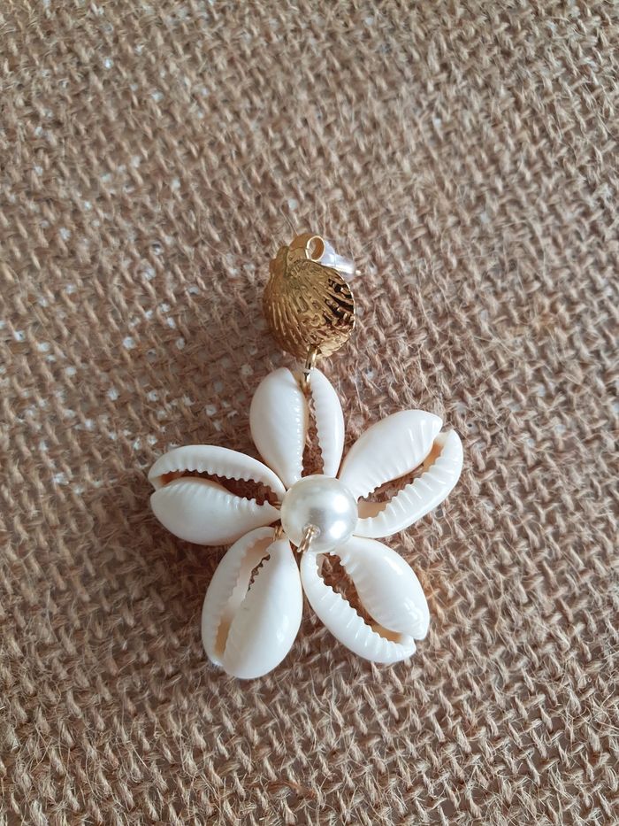 Boucles d'oreilles Fleur coquillage - photo numéro 3