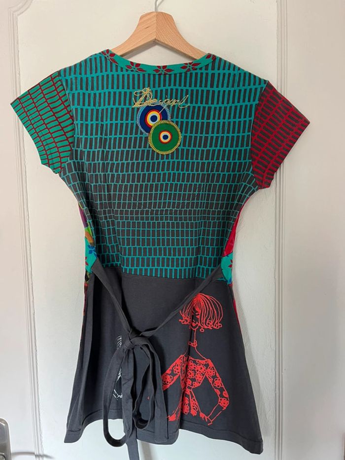 Tee-shirt cintré Desigual Taille M Très bon état Tailliertes T-Shirt Sehr guter Zustand - photo numéro 4